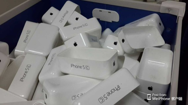 Le confezioni di iPhone 5C