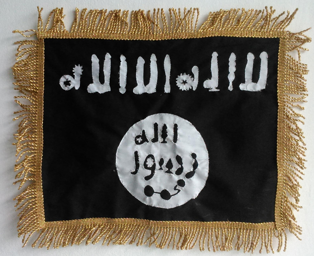 La bandiera dell'ISIS fatta coi dildo