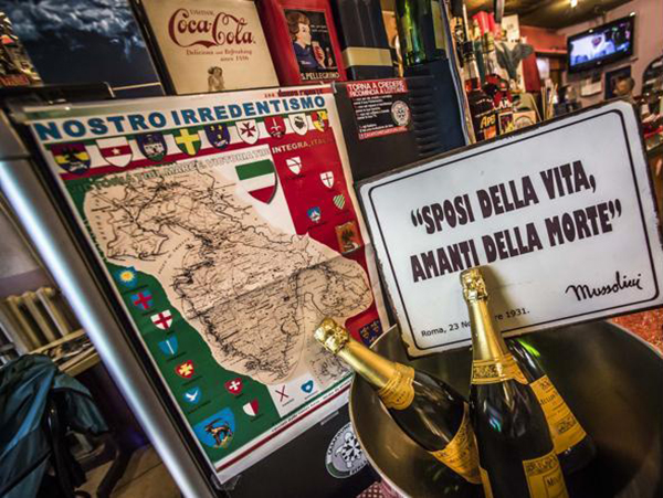 Il bar di Bergamo con arredamento fascista