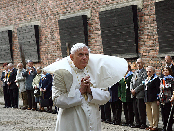 Benedetto XVI ad Auschwitz
