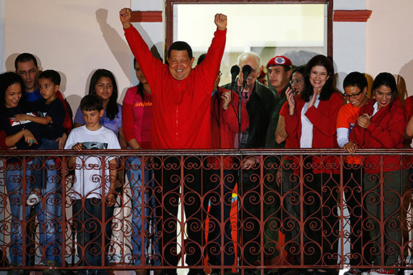Chavez festeggia la rielezione