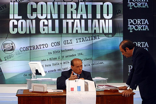 Berlusconi frma il contratto con gli italiani