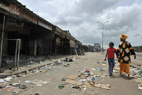 Negozi saccheggiati ad Abidjan