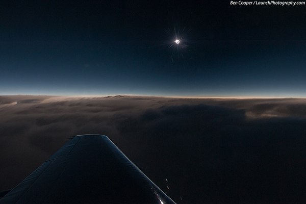 Un'eclisse vista da un aereo