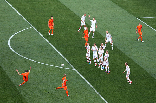 Punizione olandese contro la Danimarca a Euro 2012