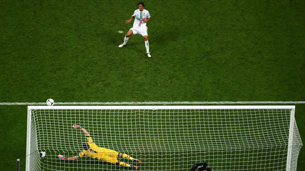 Bruno Alves sbaglia dal dischetto durante Euro 2012