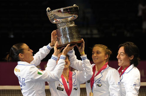 Le tenniste italiane festeggiano il successo in FedCup