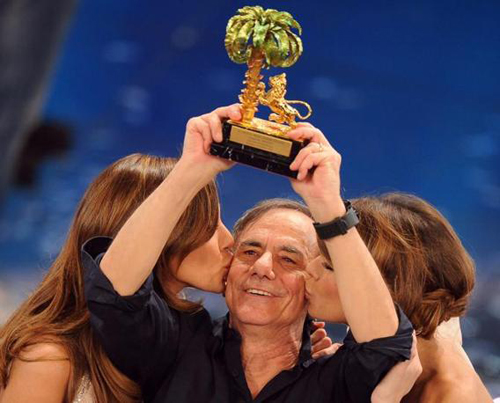 Vecchioni festeggia la vittoria al Festival di Sanremo