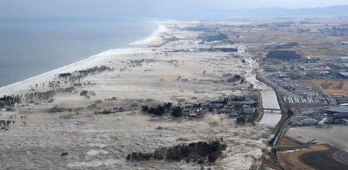 La devastazione dello tsunami che ha colpito il Giappone