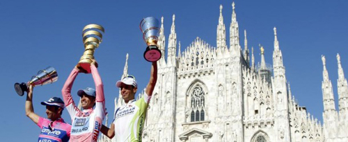 il podio del Giro d'Italia a Milano