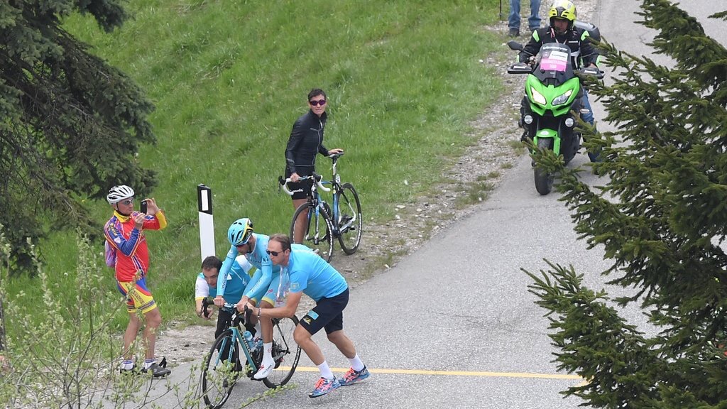 Salto di catena per Nibali al Giro d'Italia 2016
