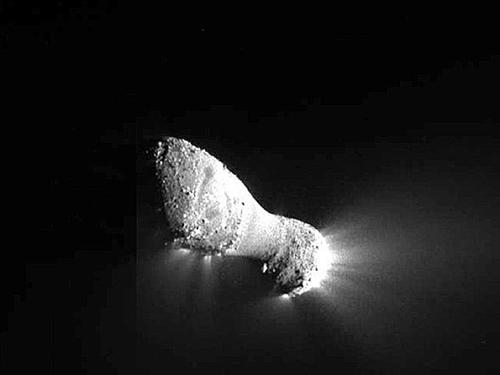 La sonda della NASA Deep Impact fotografa la cometa Hartley 2