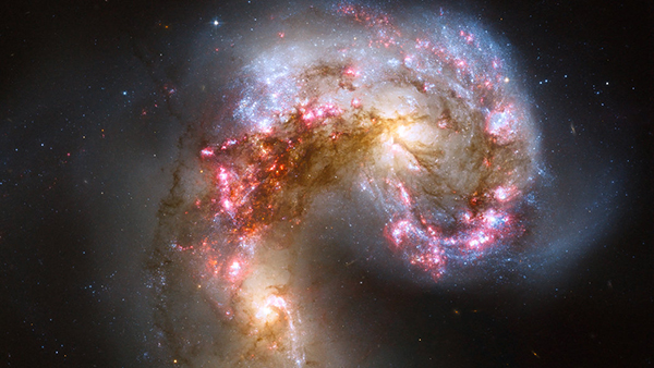 Collisione di galassie ripresa dal telescopio Hubble