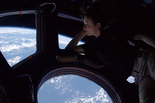Tracy Caldwell Dyson a bordo della Stazione Spaziale Internazionale