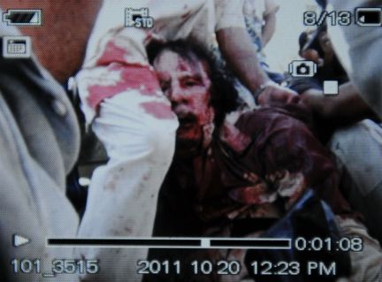 Il cadavere del colonnello Gheddafi