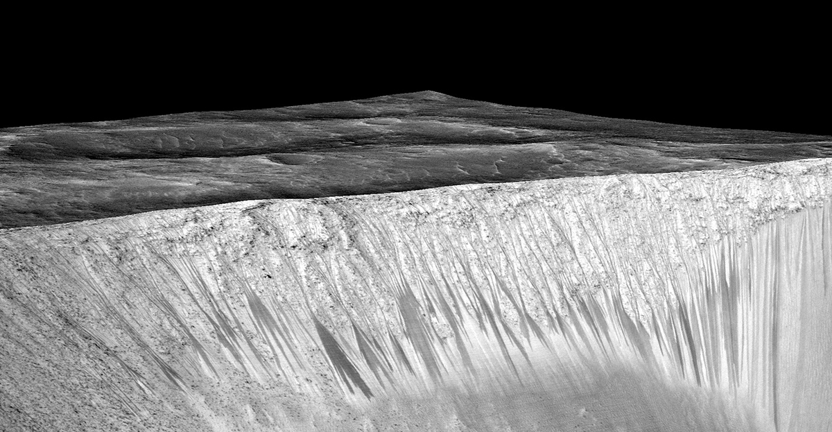 Tracce di acqua che scorre sulla superficie di Marte