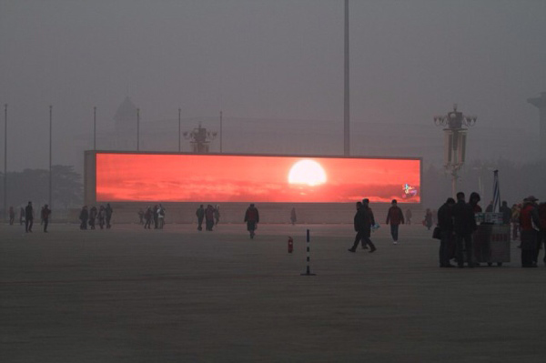 Megaschermo a Pechino mostra il tramonto per pubblicità