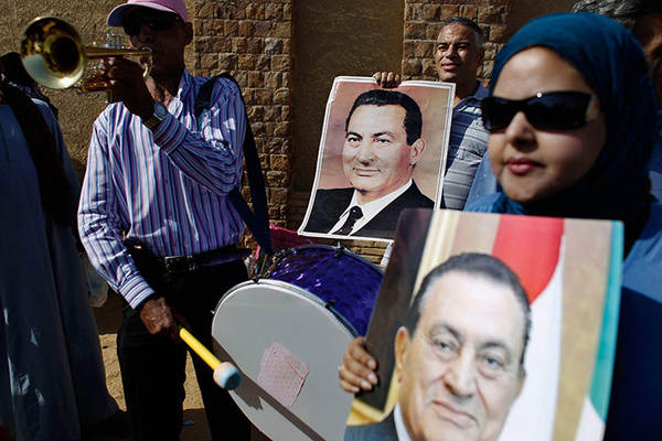 Sostenitori di Mubarak