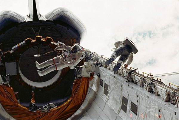 Lo Space Shuttle Challanger nello spazio