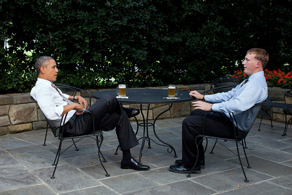 Il presidente Obama si gusta la propria birra