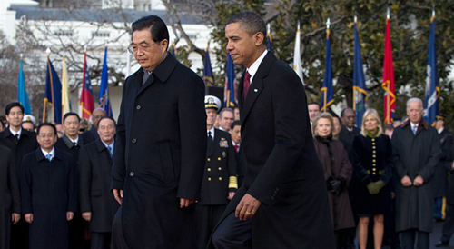 I presidenti Obama e Hu si avviano al palco