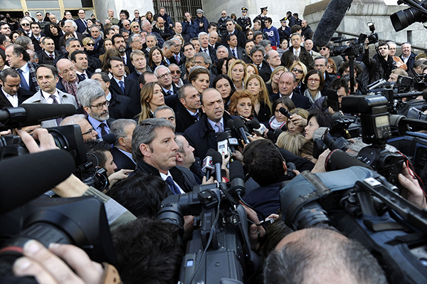 Manifestazione PdL al tribunale di Milano