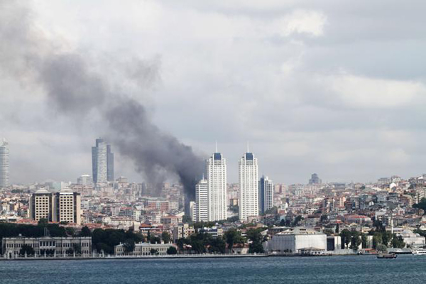 Brucia la Polat Tower a Istanbul