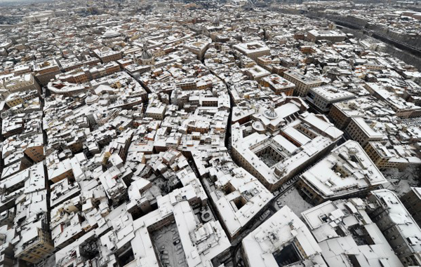 Roma dall'alto con la neve