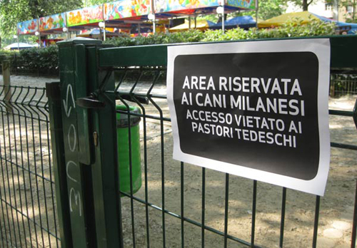 Milano, i cartelli anti-Salvini per i posti riservati