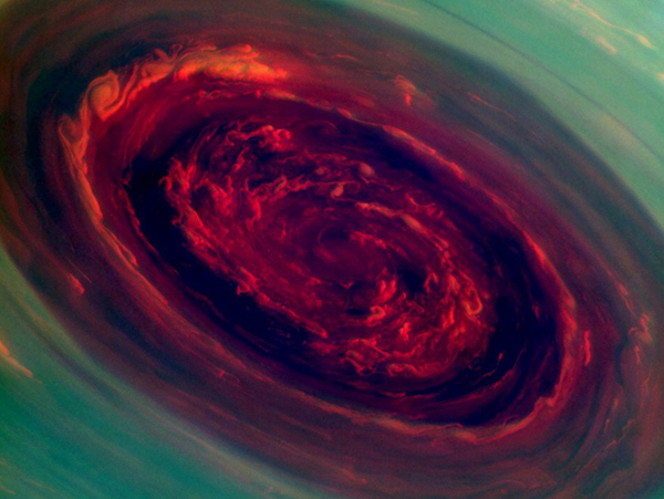 L'uragano gigante su Saturno