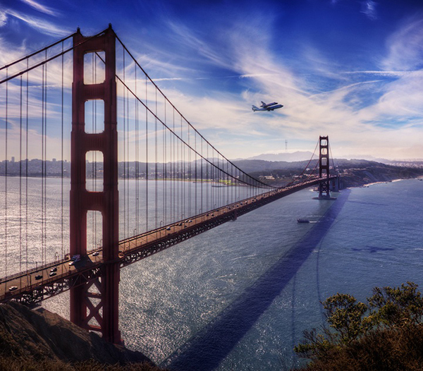 Lo Space Shuttle Endeavour sul Golden Gate