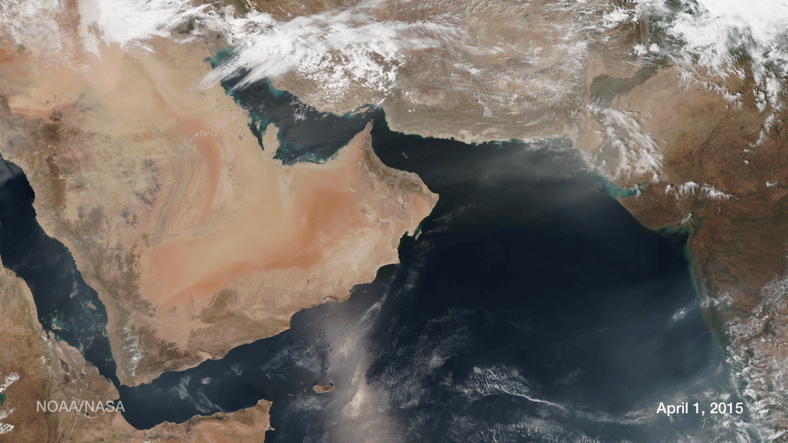 Tempesta di sabbia tra l'Arabia e l'India