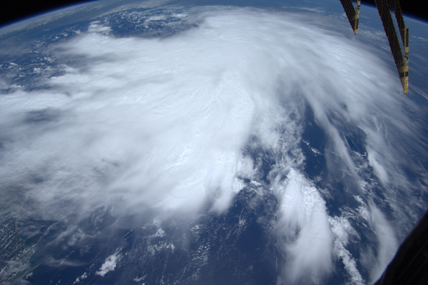 La tempesta tropicale Lee vista dallo spazio