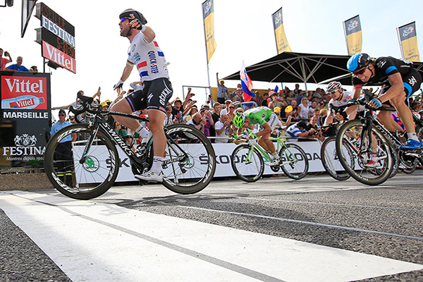 Cavendish taglia il traguardo per primo al Tour 2013