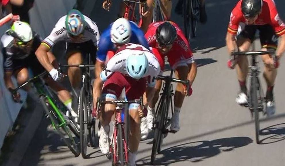 Il gomito di Sagan e la caduta di Cavendish al Tour 2017
