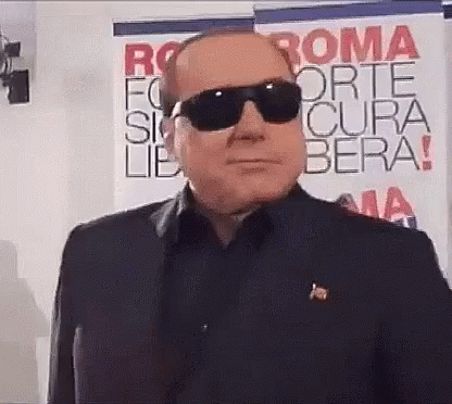 Silvio Berlusconi piacione