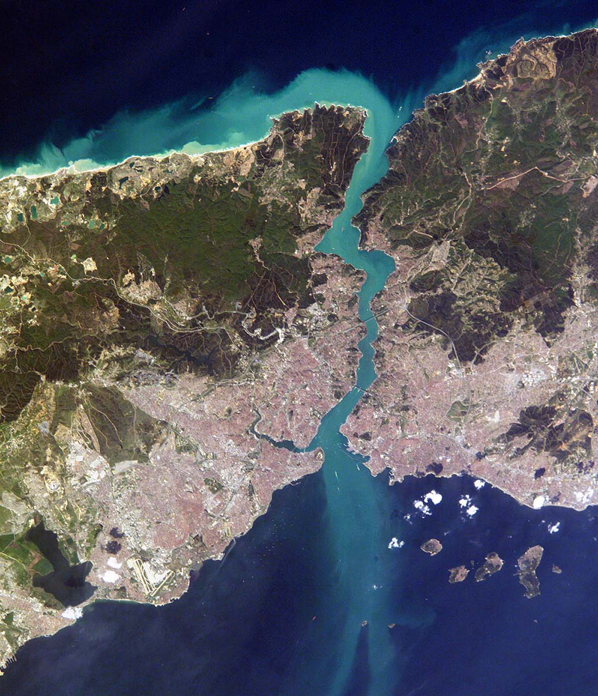 Lo stretto del Bosforo visto dallo spazio