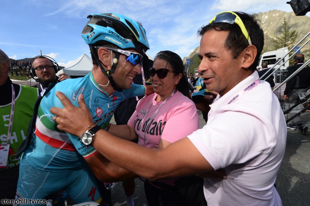 Nibali e la famiglia Chaves al Giro d'Italia 2016